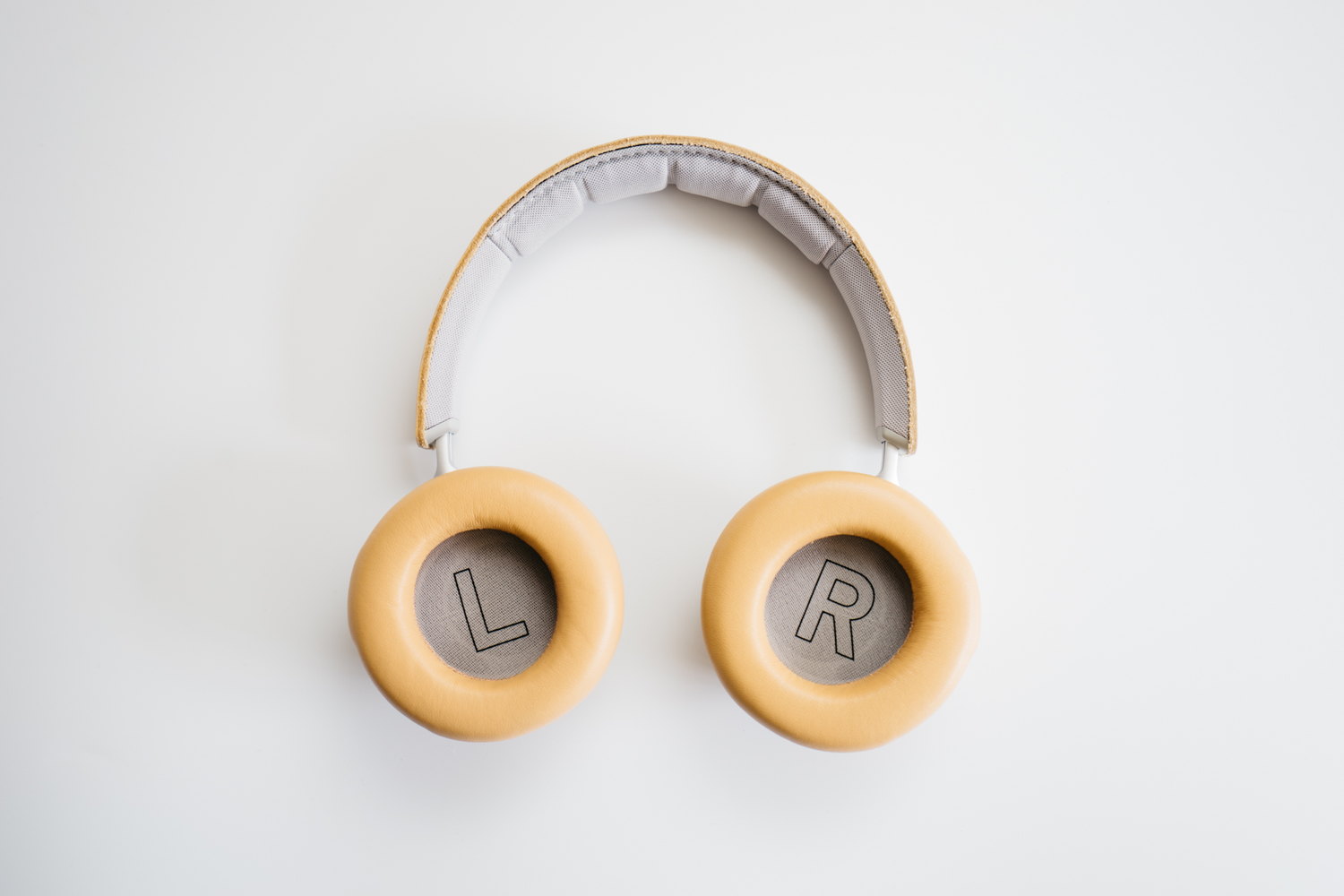 Beoplay H9i』レビュー。デザインと機能性を両立したノイズキャンセ