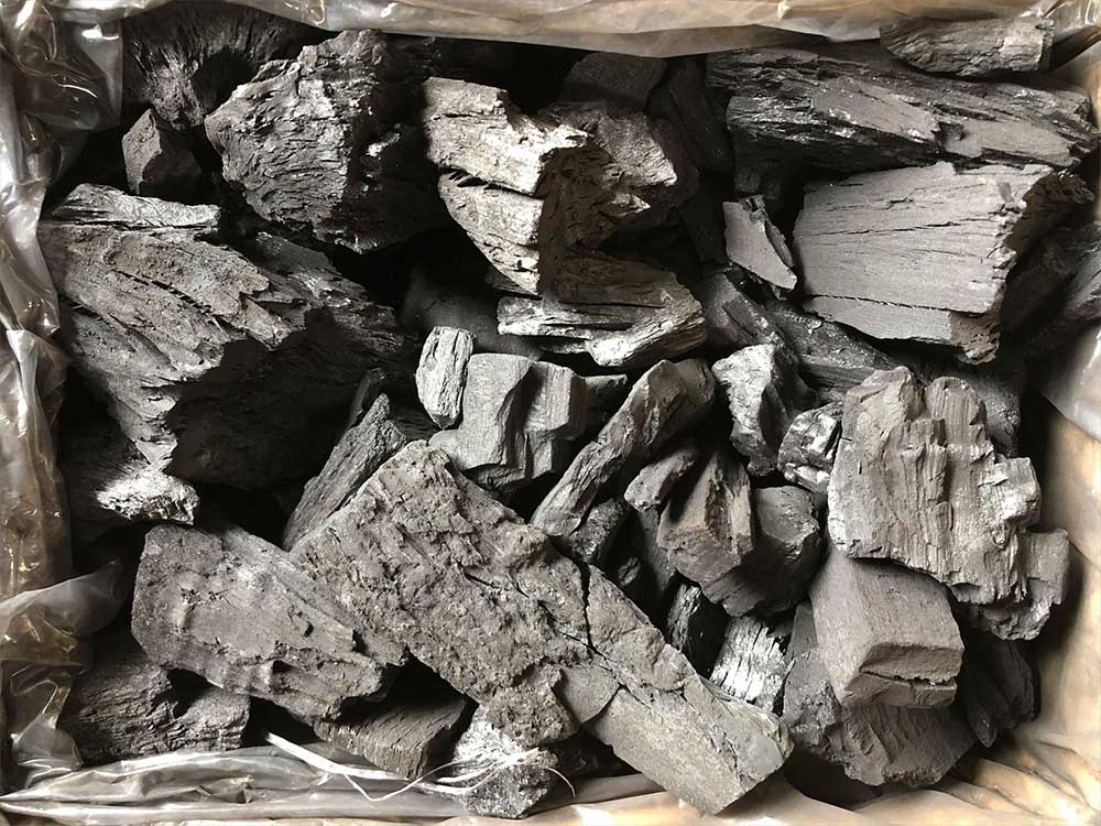 木炭 – トム・ソーヤー冒険村