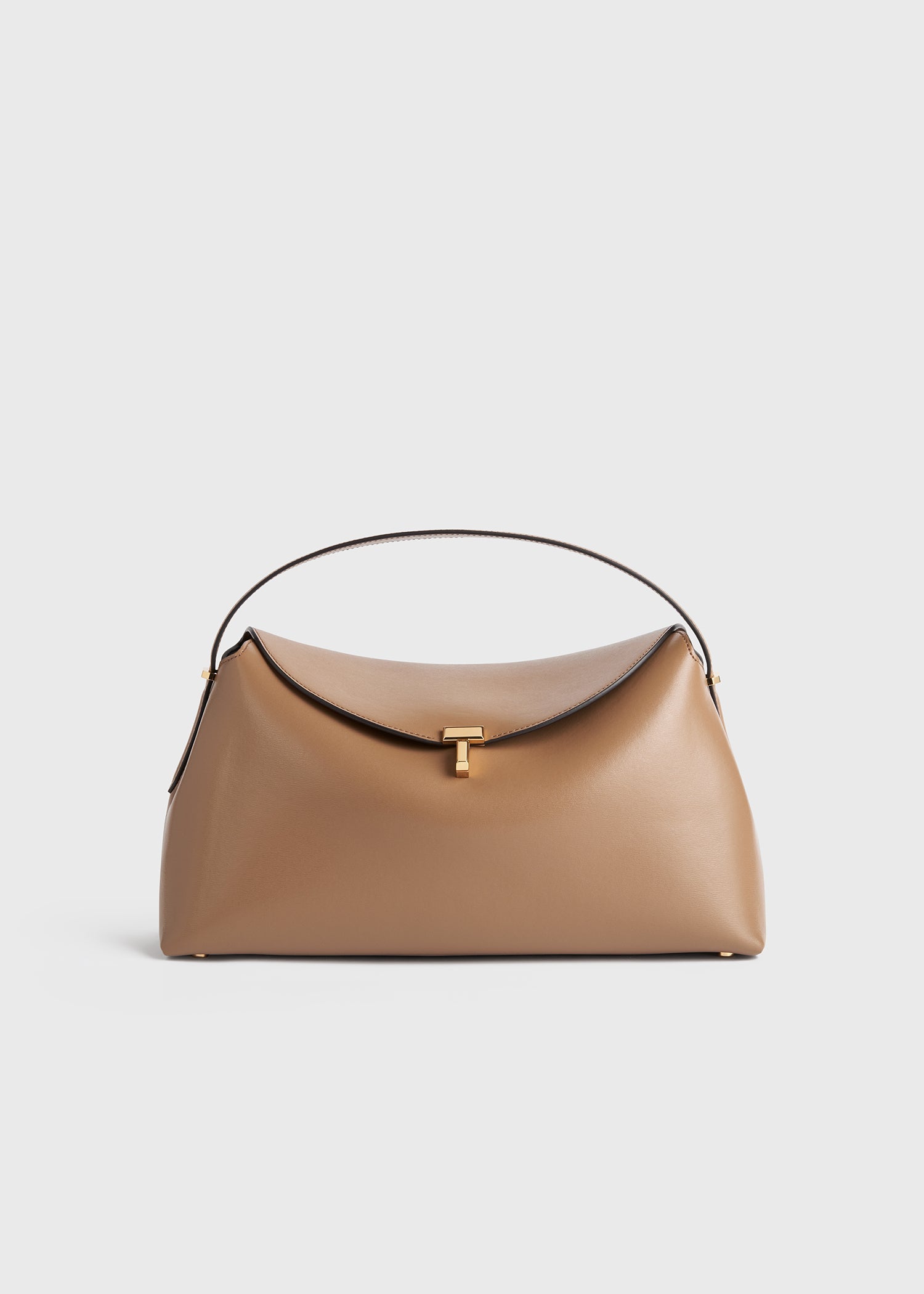 T-lock leather top handle camel – TOTEME