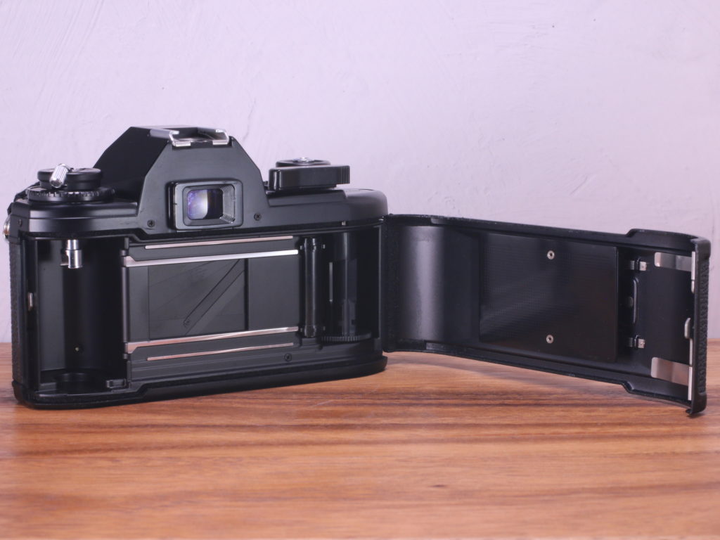 Nikon EM フィルム一眼レフ の使い方 | Totte Me Camera