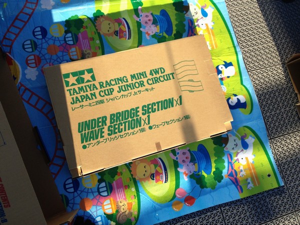 3レーンのミニ四駆用コース、TAMIYAジャパンカップジュニアサーキット