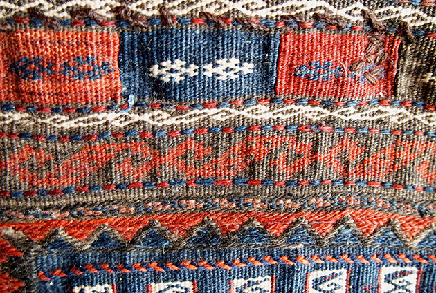 タテ糸の張力とヨコ糸のバランスで織り物が生まれる？！