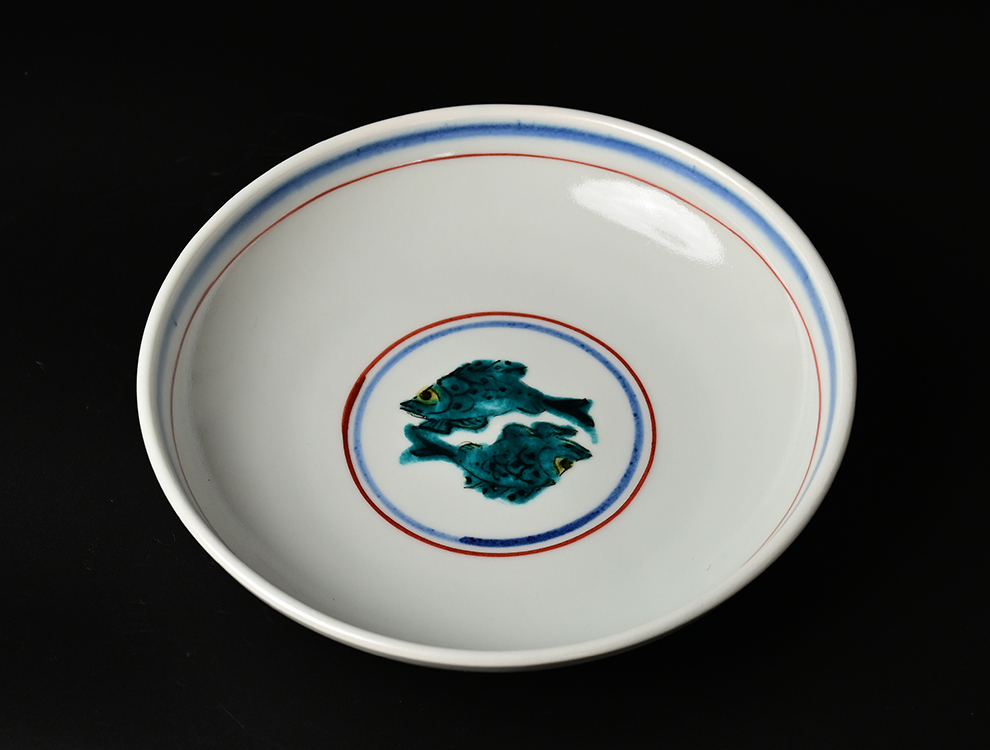 瀧田項一＿上絵双魚文皿｜黒のつかもと｜｜益子焼つかもと｜益子焼最大