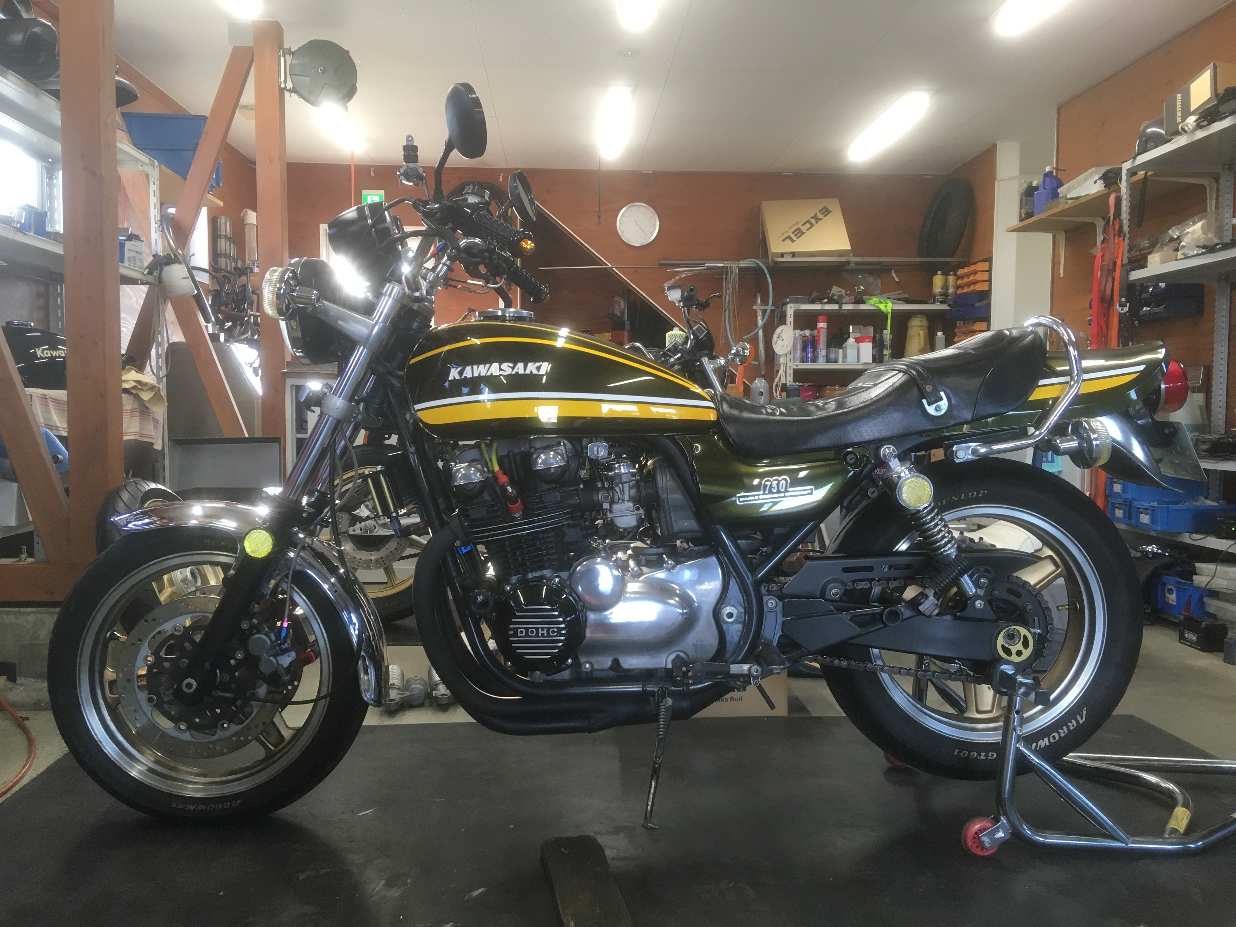 ゼファー750 18インチ化の巻き: バイク屋