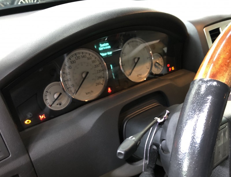 フロントコントロールモジュールによる各種警告誤作動/クライスラー