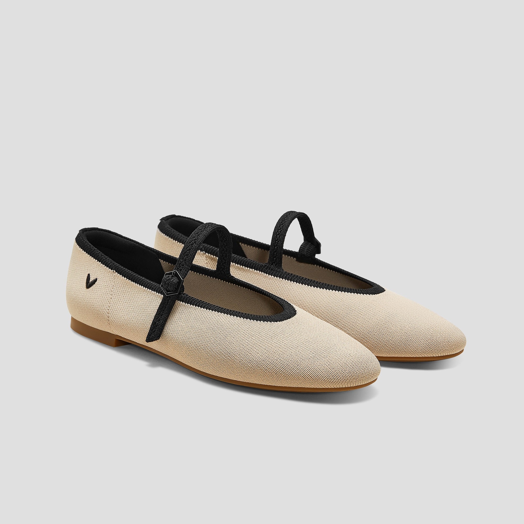 Nelly] AdaptAll™ アーモンドトゥ フラット – VIVAIA JAPAN