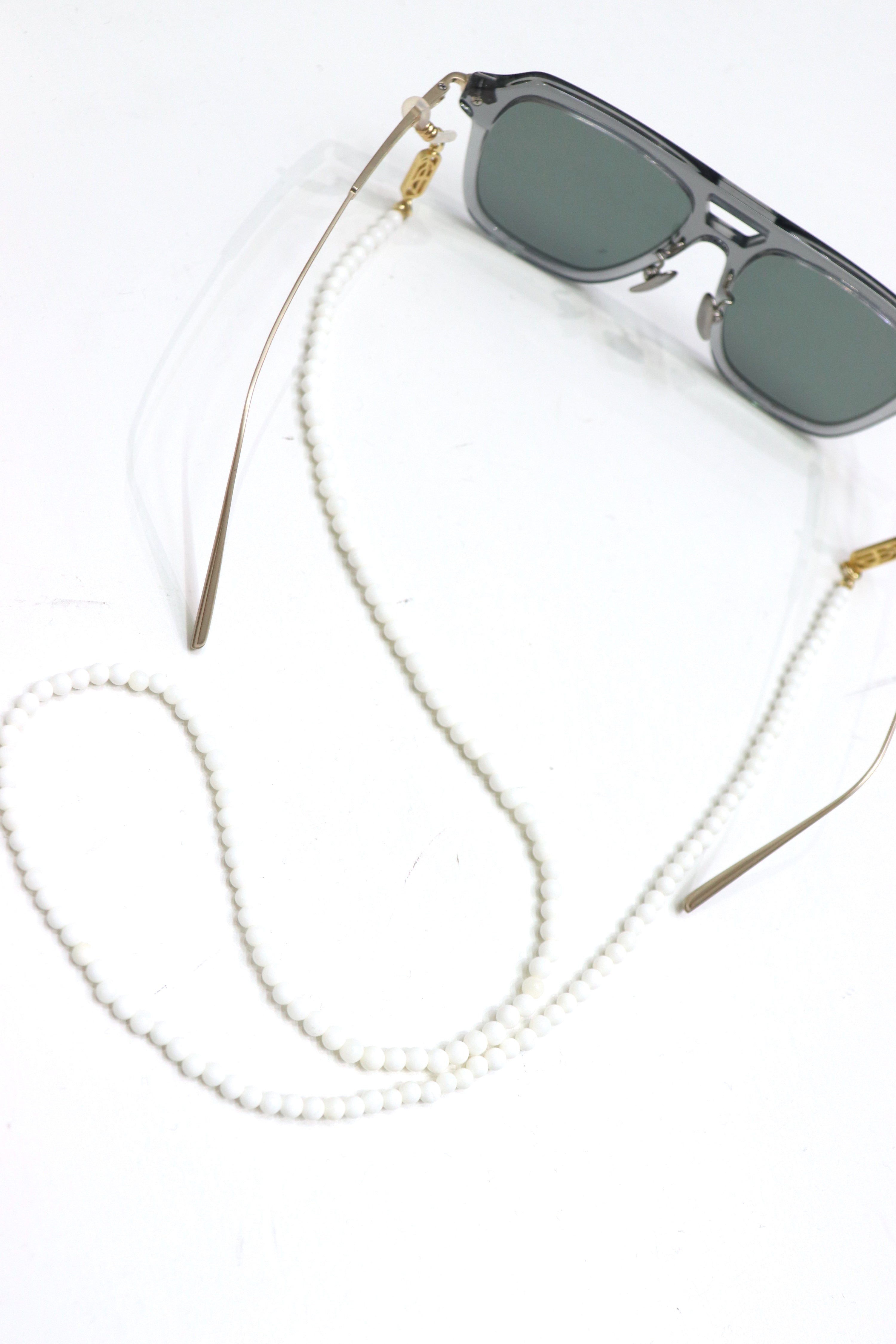 SOSHIOTSUKI(ソウシオオツキ)のJUZU GLASSES CHAIN WHITEの通販
