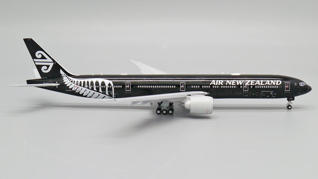 Air New Zealand Boeing 777-300ER Flaps Down ZK-OKQ All Blacks JC