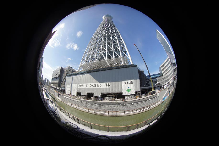 Yasuhara Madoka: the first 180 degree circle fisheye lens for