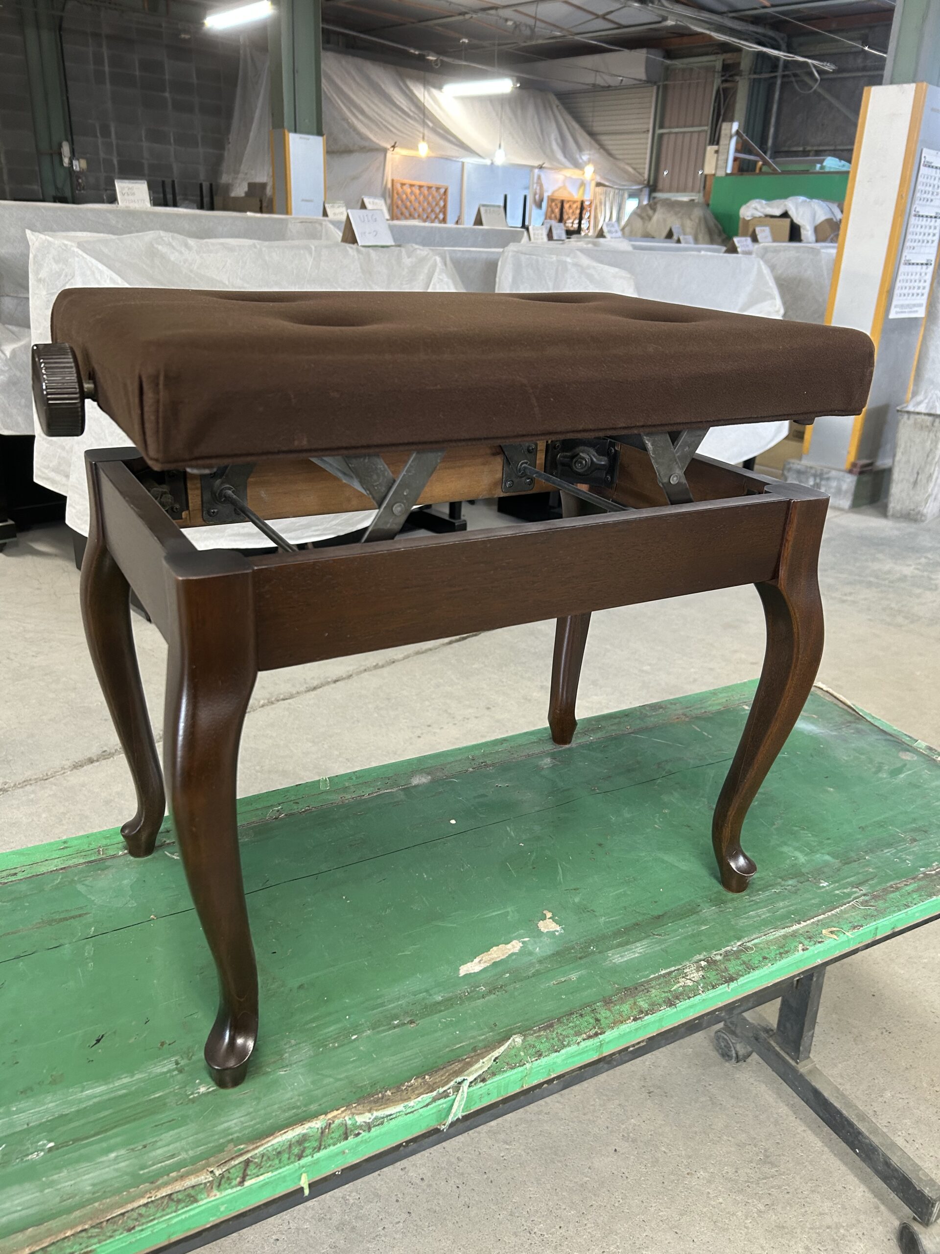 中古良品】ピアノ高低自在椅子・木目猫脚（送料込み） 中古良品