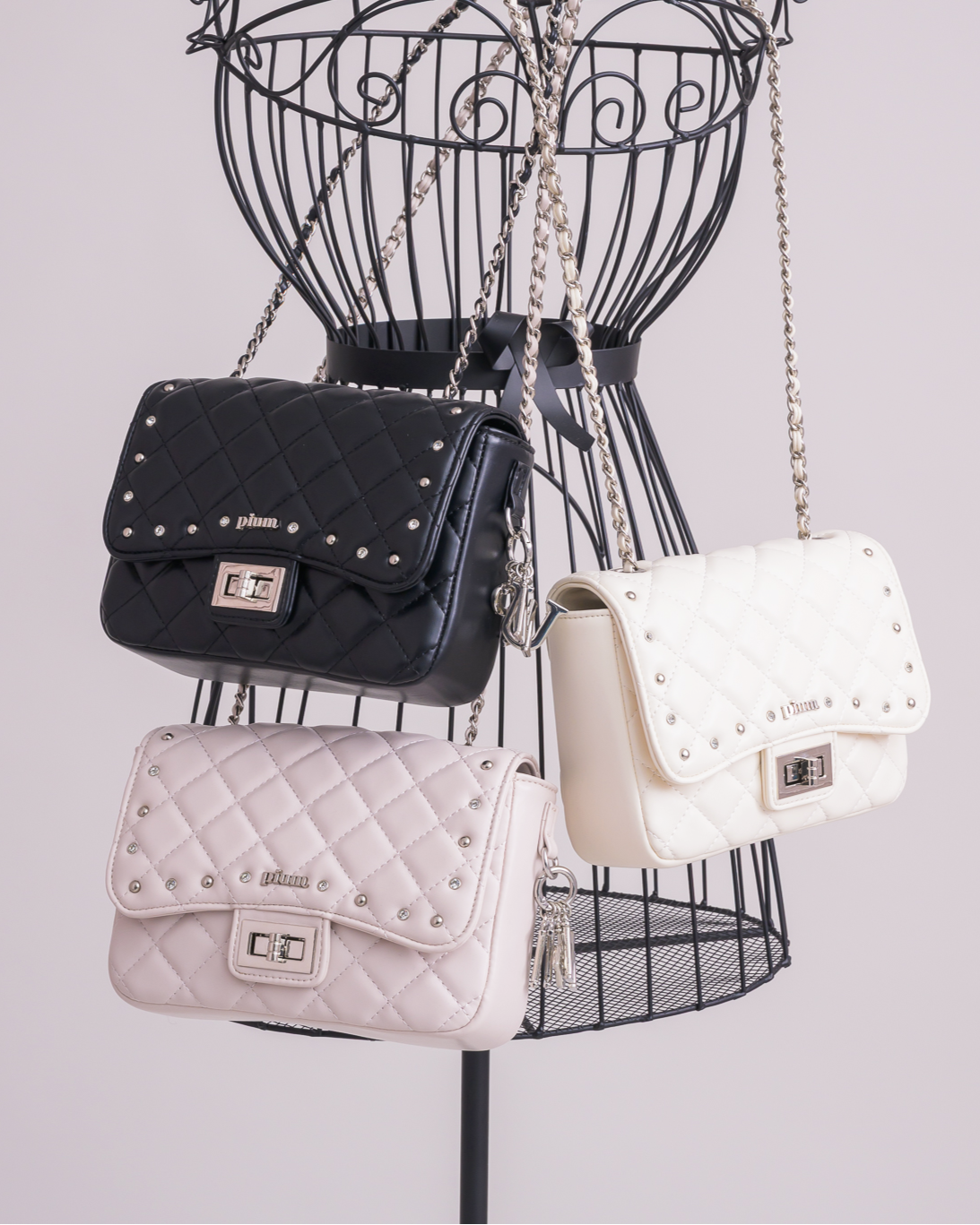 チャーム付きキルティングミニショルダー – pium