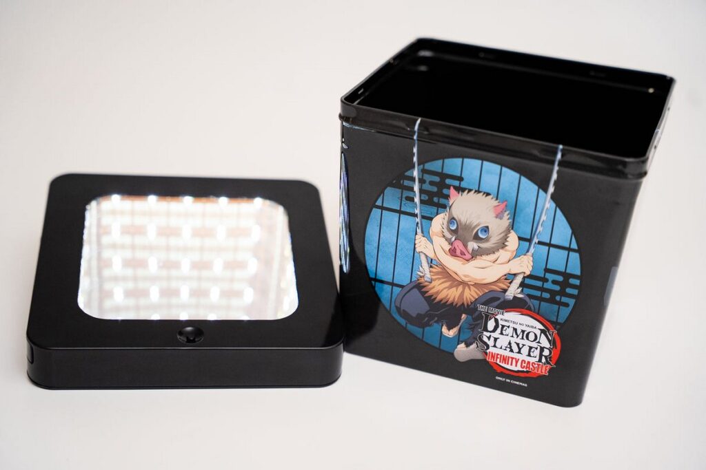 劇場版「鬼滅の刃」無限城編』の世界観を再現！ LEDで幻想的に光る限定