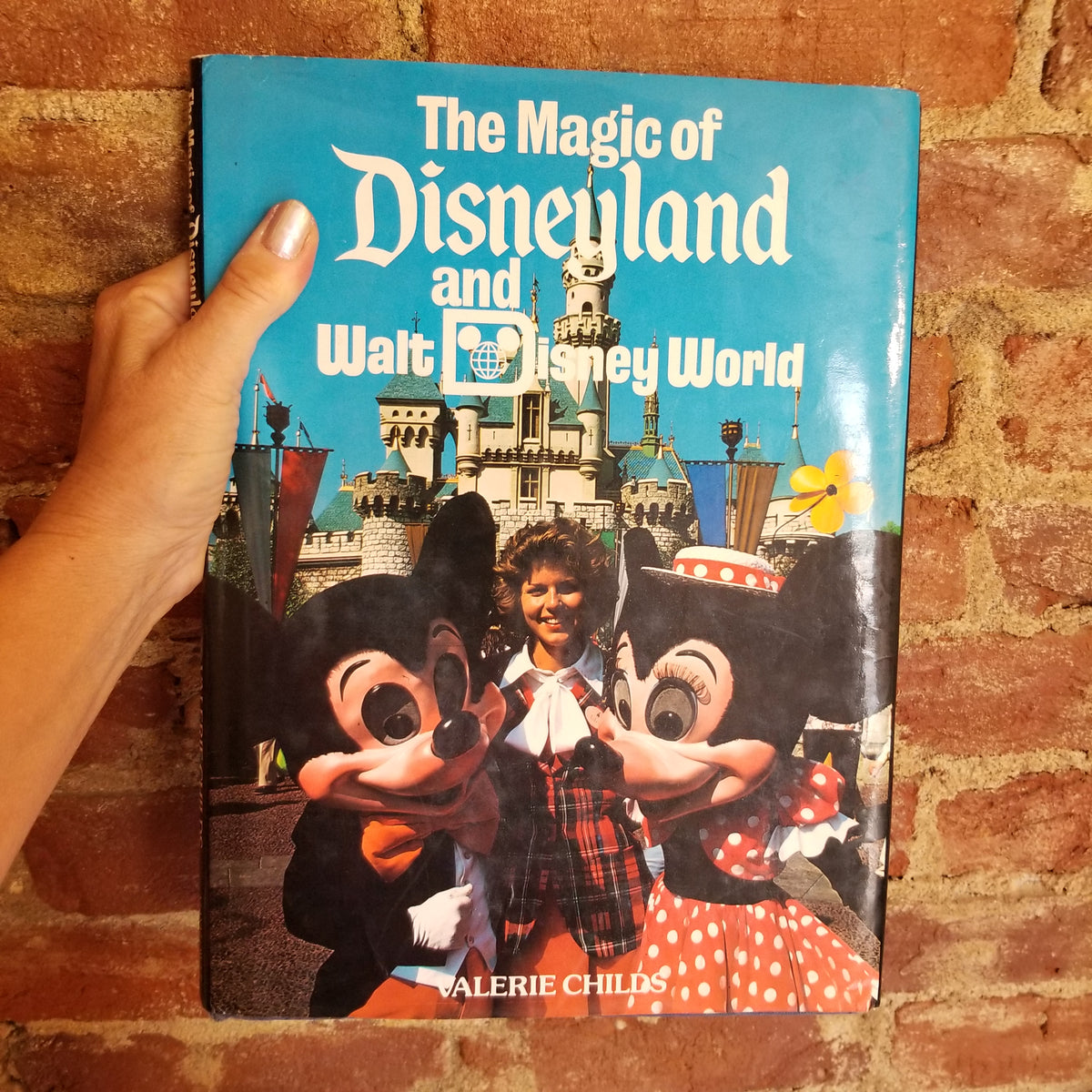 The Magic of Disneyland and Walt Disney World - Valerie Childs
