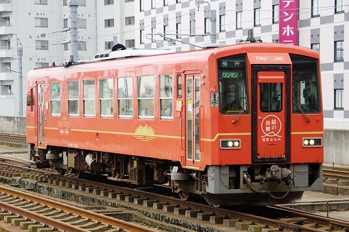 JR西】越美北線キハ120形にラッピング車 | 鉄道ホビダス