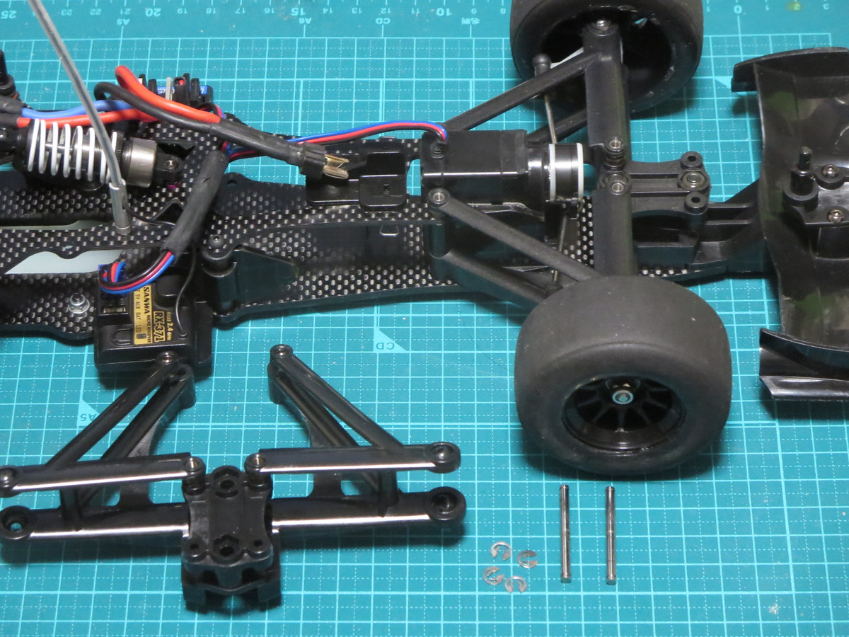 F104 フロントサスセット 組み立て説明 F104 フロントサスセット