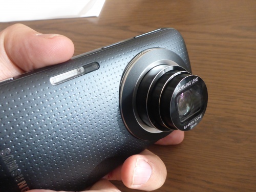 正に変態端末！スチールカメラとAndroidスマートフォンが合体した