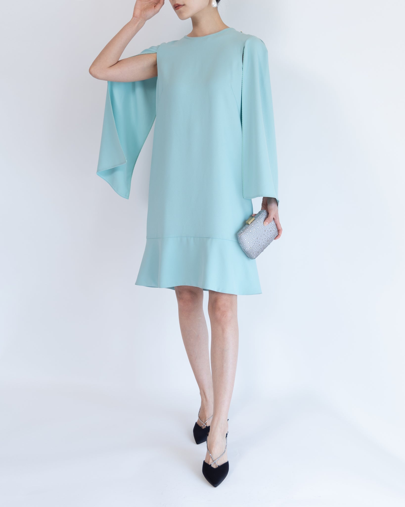 Elisabetta Franchi 結婚式・パーティードレス｜ライトブルーのケープ