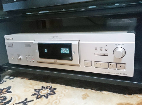 可変デジタルフィルターを搭載し、さらに電源部などの強化も図ったES