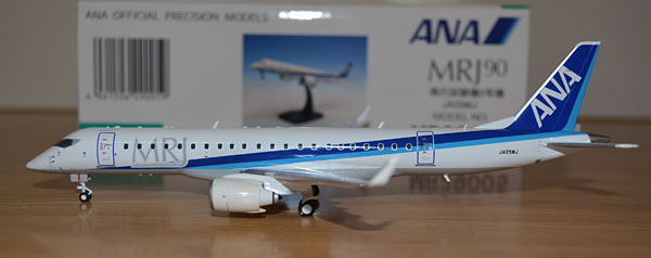 1/200 全日空商事 三菱航空機 MRJ90 JA25MJ