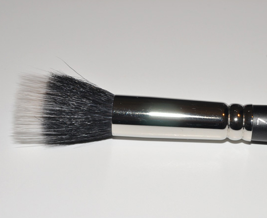 MAC 188 Small Duo Fibre Brush Photos & Review