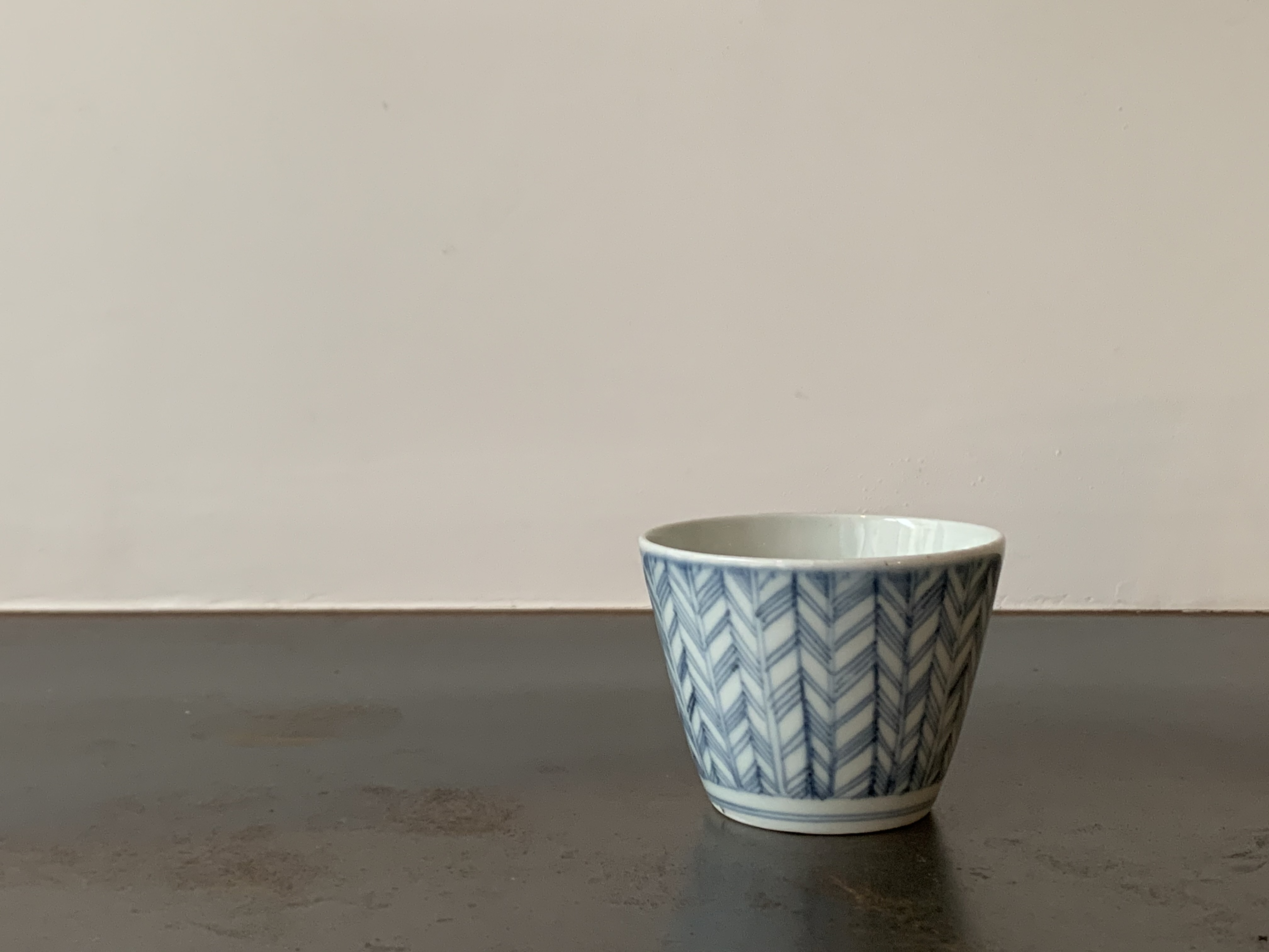 古伊万里矢羽文蕎麦猪口｜古美術 桃凛