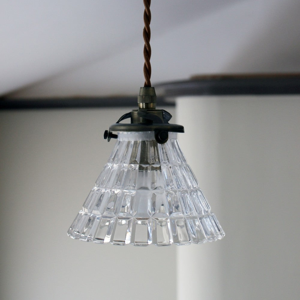 2月中旬入荷予定】ダイヤのようなカットガラスシェードのペンダント