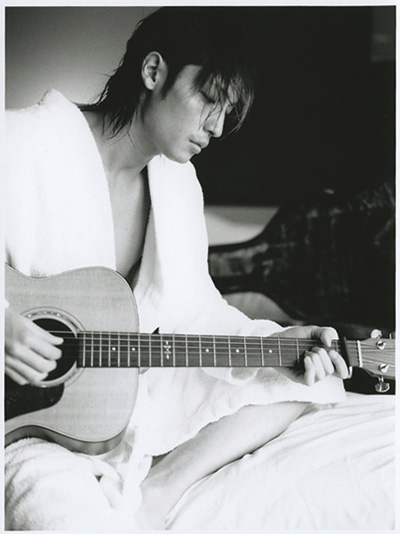 玉木宏PHOTO BOOK『COLOR（豪華BOX版）』｜ワニブックスオフィシャルサイト