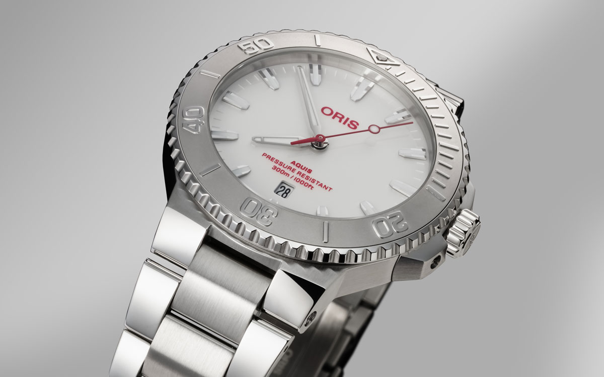 オリスの日本限定モデルが登場！ ホワイトとレッドの配色が上品な
