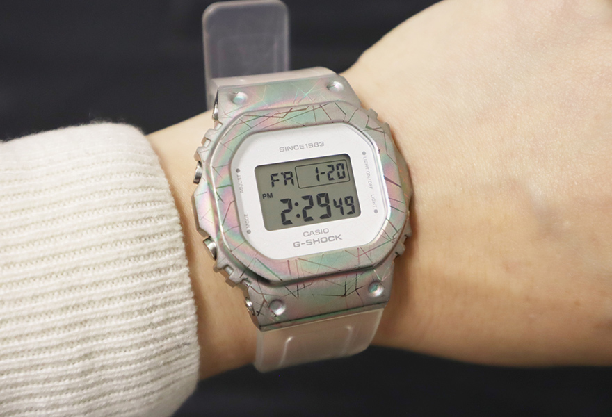 鉱石がモチーフのG-SHOCK40周年モデル「GM-S5640GEM-7JR」をレビュー