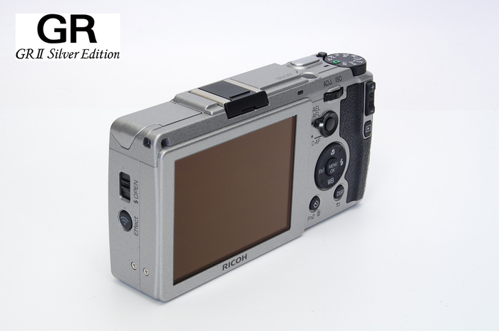 カメラの八百富｜創立80周年記念 RICOH 「GR II Silver Edition」が