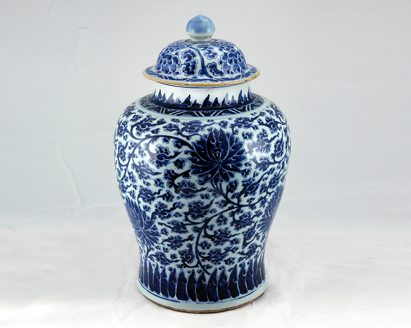 清康熙青花缠枝莲纹带盖将军罐