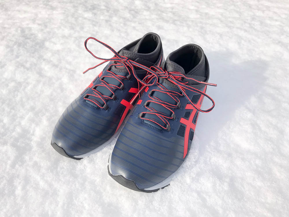 冬を快適に走る！ 雪道対応のランニングシューズ アシックス