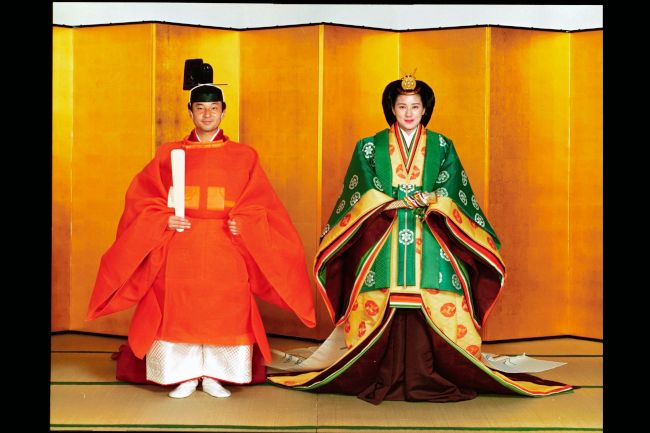 朝日新聞デジタル：結婚の儀で束帯姿の皇太子さまと、十二ひとえを