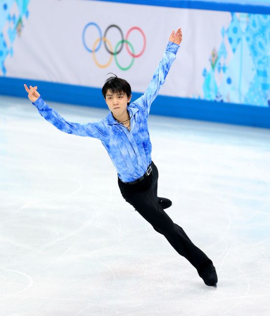 写真特集 - 団体戦の男子SPで演技をする羽生結弦＝川村直子撮影