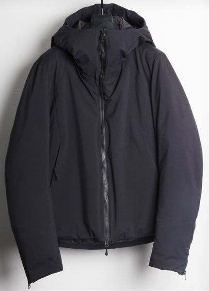 ATTACHMENT 透湿防水3レイヤーナイロンリップ フーデッドダウン