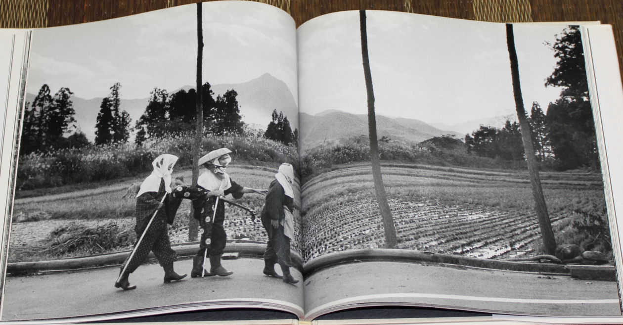 瞽女（ごぜ） 盲目の旅芸人 安達浩写真集」安達浩著 京都書院