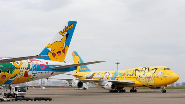 ANAのピカチュウジャンボ、ラストは虹が彩る