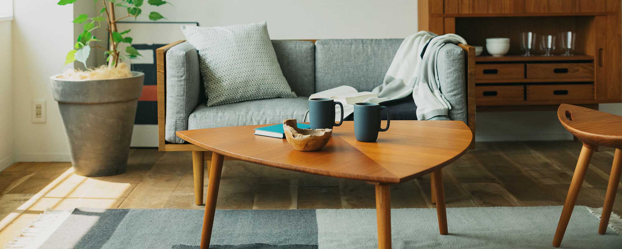 CHLOROSオリジナル家具 テーブル | モダンで機能的なデザインの