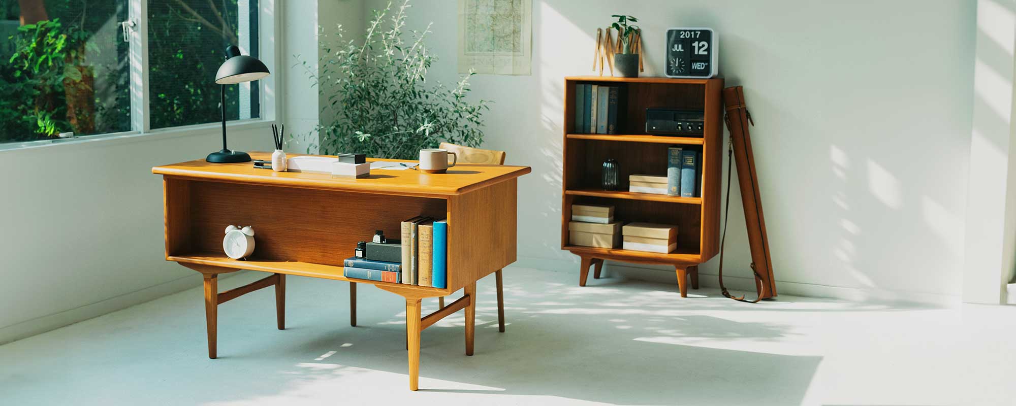 CHLOROSオリジナル家具 デスク | シンプルで機能的なデザインのデスク