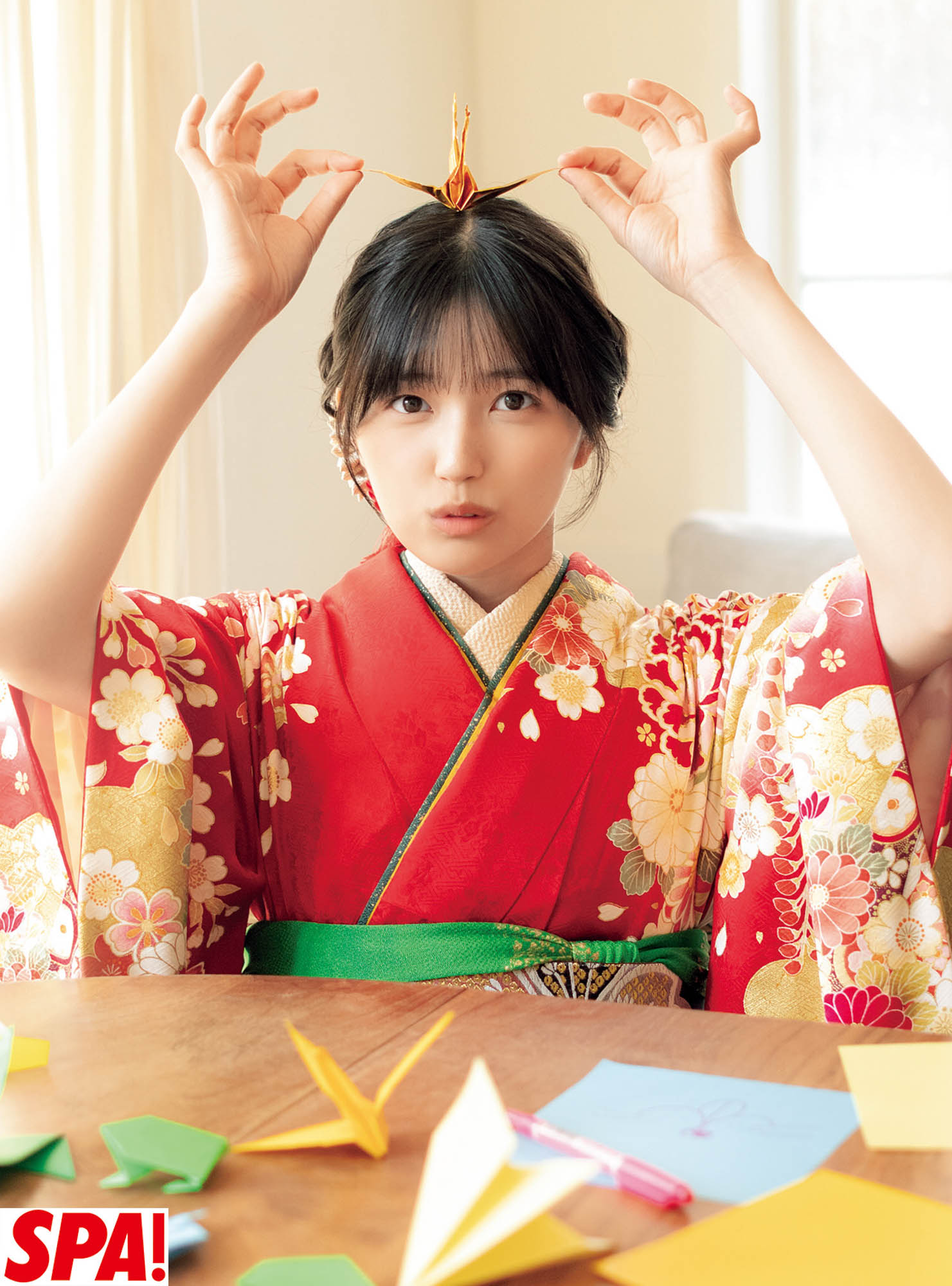 乃木坂46 五百城茉央、鮮やかに華やかに振袖姿を披露――「週刊SPA!」に