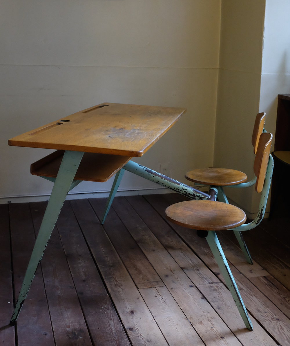ジャン・プルーヴェのスクールデスク | soup / clozzet