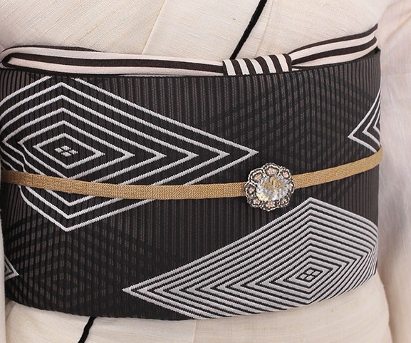 目を奪われるブローチ | DOUBLE MAISON