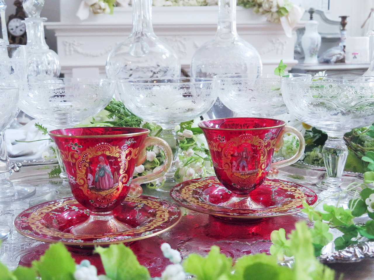 エナメル彩 ワトー画ヴェネチアンガラス カップ＆ソーサーペア - 薔薇