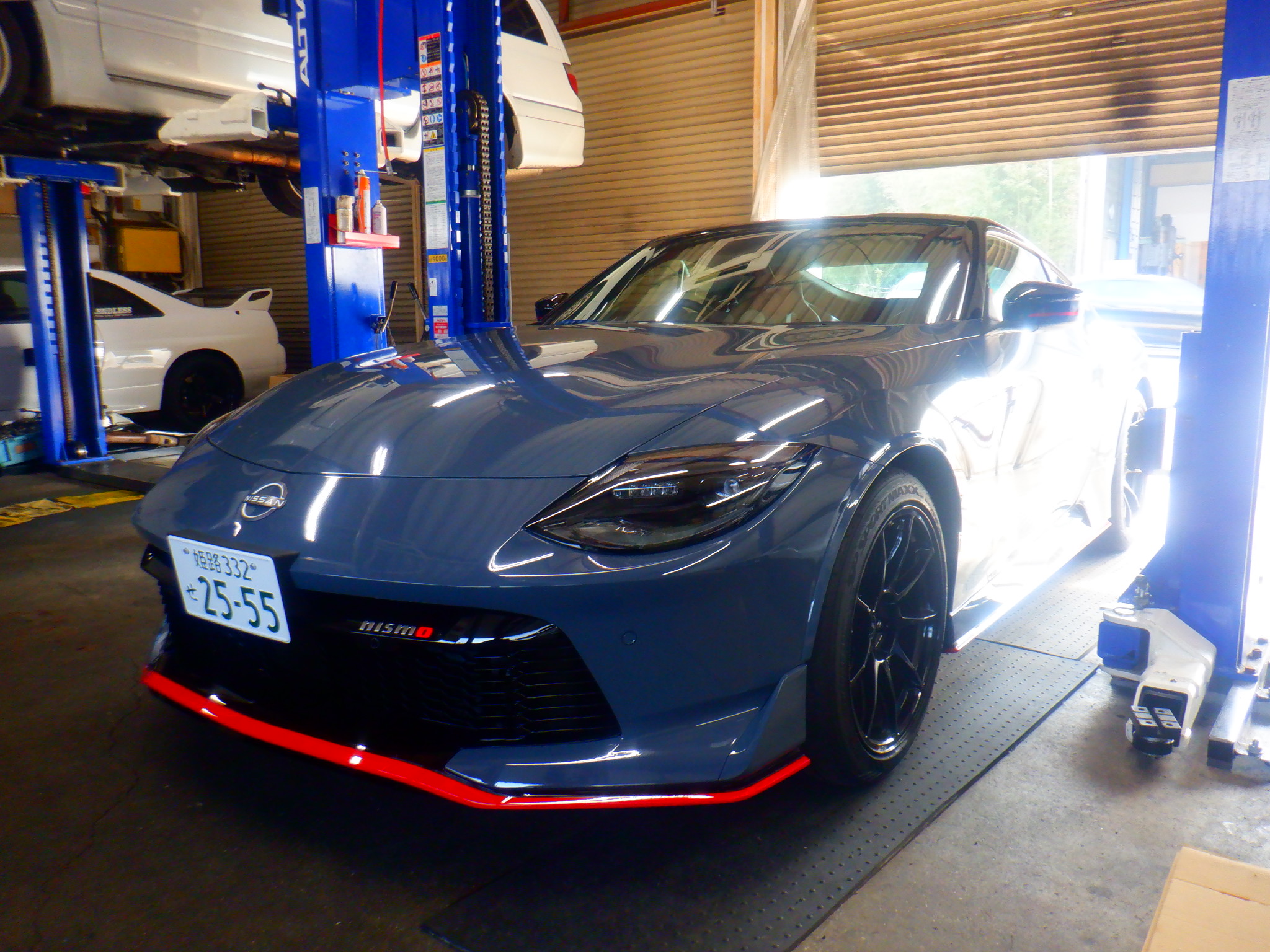 RZ34 NISMO オリジナル車高調 & ADVAN GT BEYOND 20インチ 取付