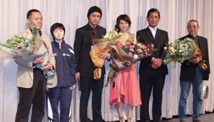 ニュース・情報：『KARAOKE －人生紙一重－』完成披露試写会