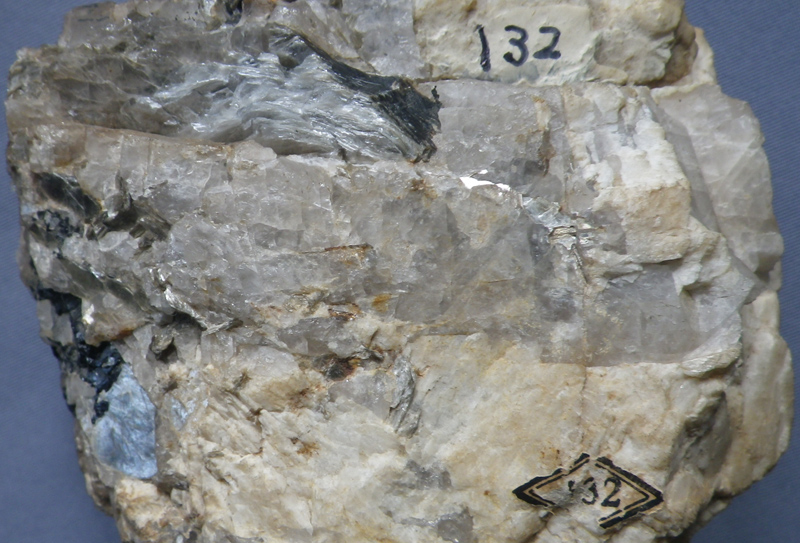 巨晶花崗岩（ペグマタイト）