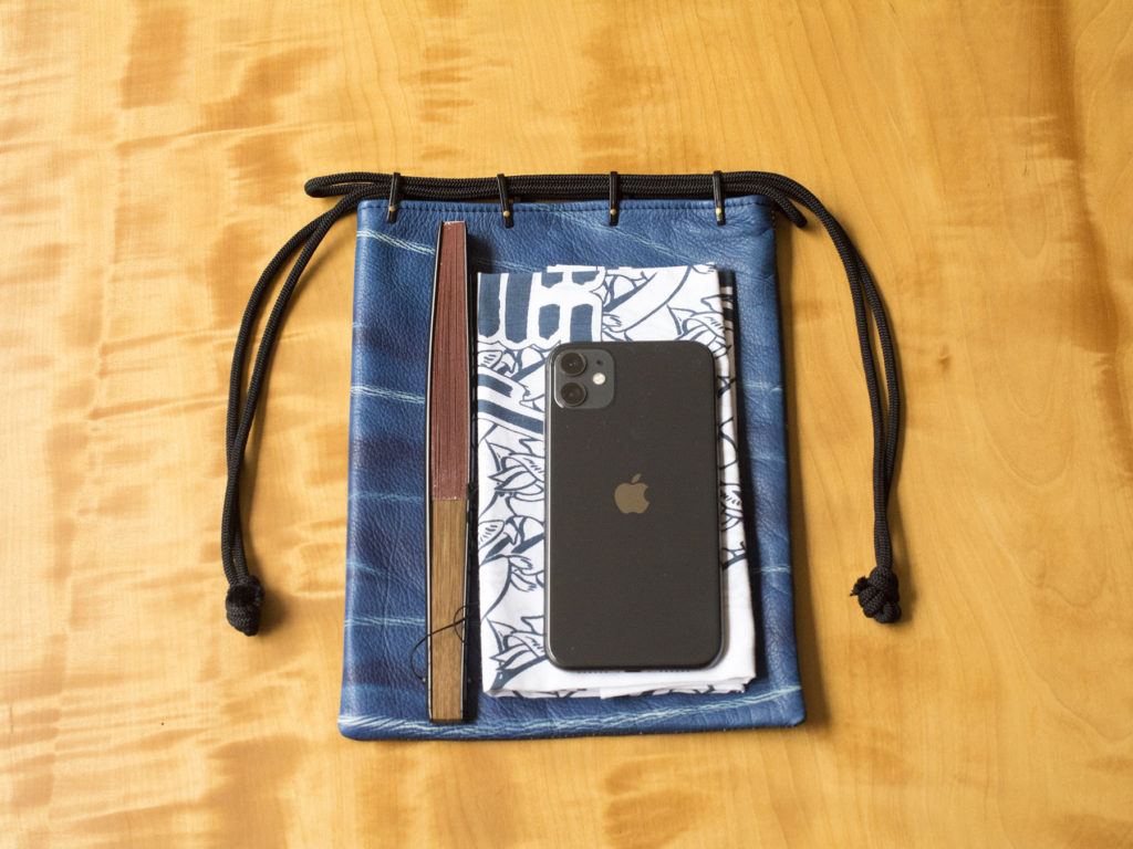 藍染め革 新アイテム登場 藍染本革絞り信玄袋 - Kinuya Indigo leather