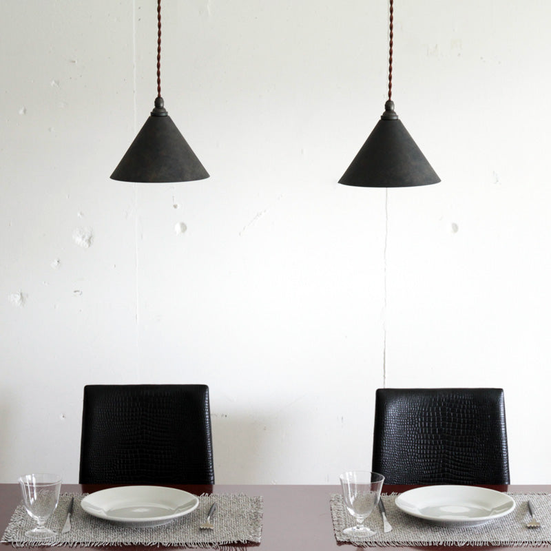 円錐 削りだし 黒ムラ LED電球 | ペンダントランプ | フタガミ 照明