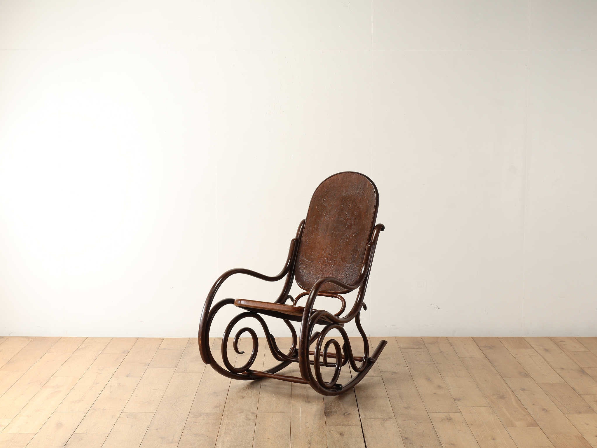 FISCHEL ベントウッドロッキングチェア | ロイズ・アンティークス