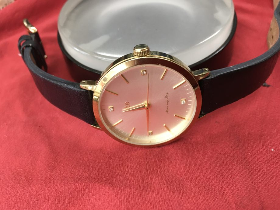 eteの腕時計の電池交換はお待ちの間にすぐ出来ます。 | メンテナンス